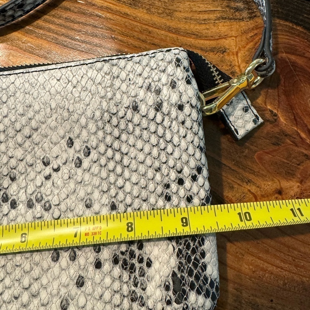 GILI leather snake print crossbody bag or clutch. Gray/white gold trim zip top - Picture 10 of 12